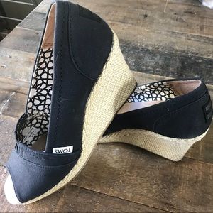 Toms Calypso black canvas wedge 7